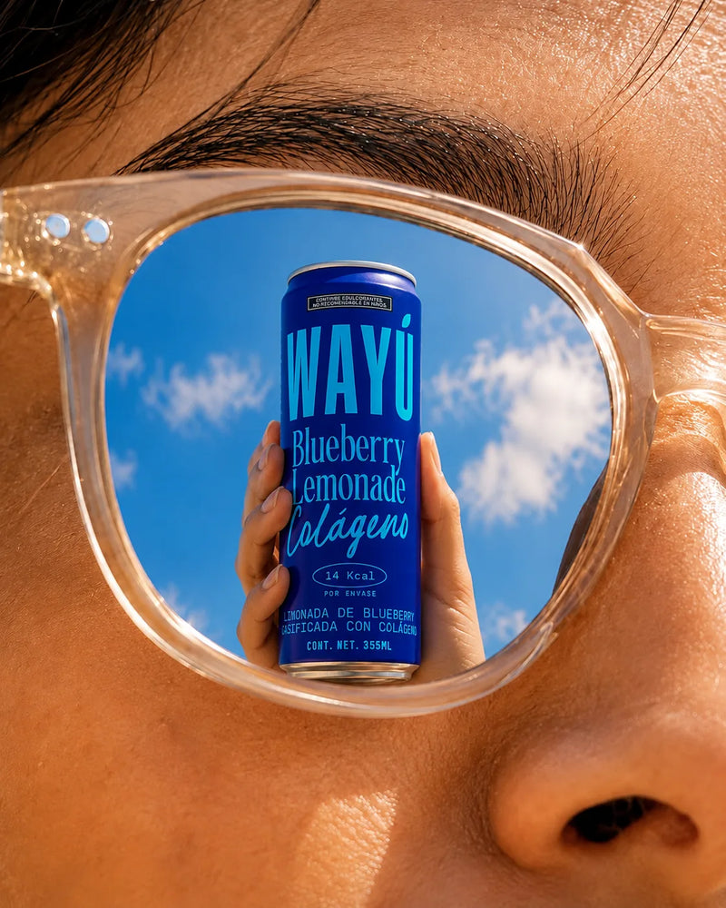 Lata de Blueberry Lemonade reflejada en unos lentes