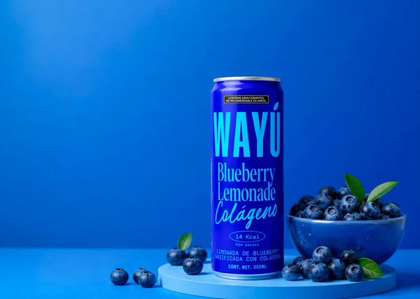 Wayú Blueberry Lemonade Colágeno 12 pack: limonada gasificada de blueberry con colágeno hidrolizado, 14 kcal por lata de 355 ml, hecha en Guadalajara, México